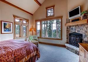 Royal Peak King Suite