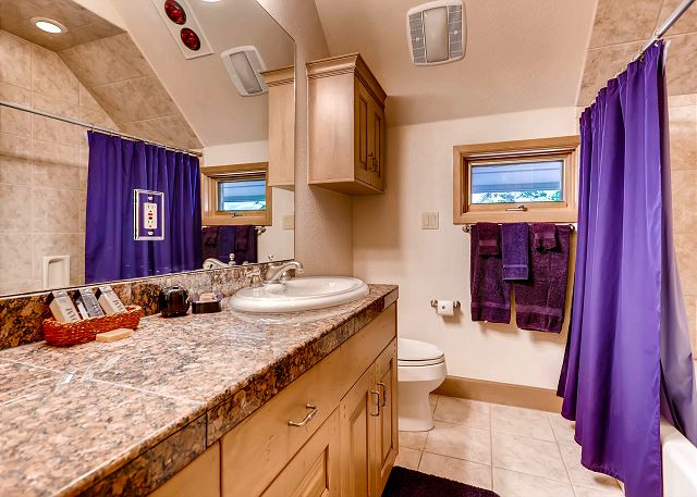 Black Bear Ensuite Bathroom
