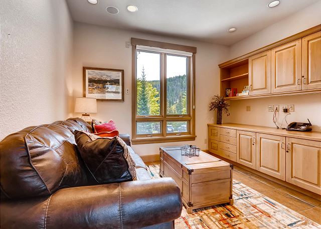 - sleeps 2 in one queen sleeper sofa