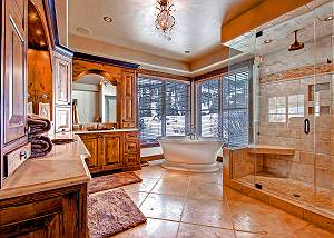 Ten Mile King Suite Ensuite Bath