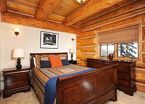 Queen Lynx Bedroom