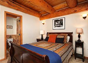 Queen Lynx Bedroom