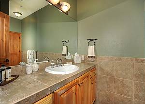 Mountain Bear Bunk Ensuite Bath