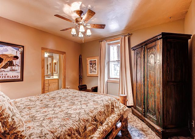 sleeps 2 in one king bed with ensuite bathroom
