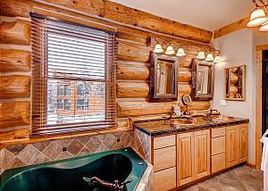 Chamonix Master ensuite bathroom