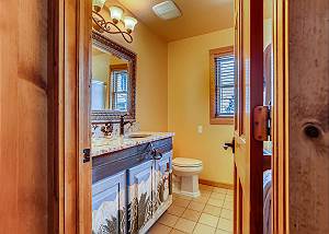 Upper level hall bathroom