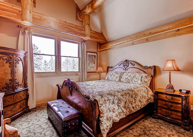 on the Peak 8 level - with king bed and ensuite bath