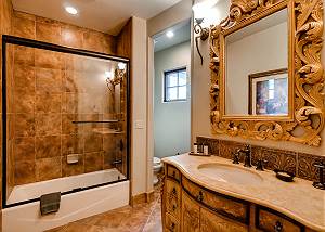 Cordoba Suite Ensuite Bath
