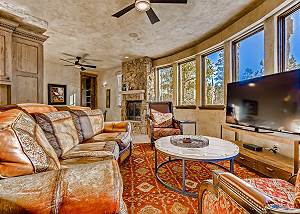 Kitchen sitting area