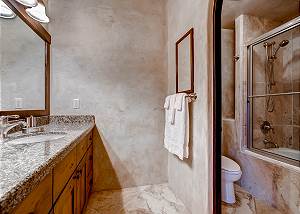 Verona Vista Suite Ensuite Bath