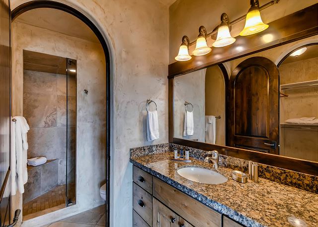 Monticello D'Alba Ensuite Bathroom