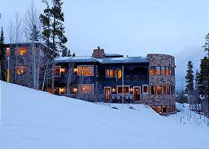 The massive Chateau of Breckenridge