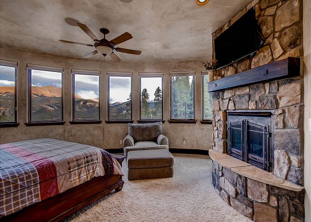 with king bed, gas fireplace, TV, spectacular views and ensuite bath