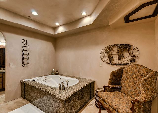 Snowflake Salerno Ensuite Bath