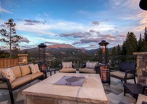 Firepit and Seating on Rooftop Patio