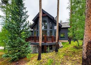 Rear exterior view of home