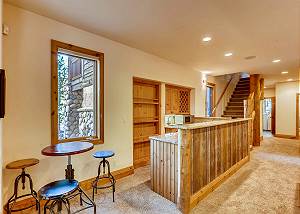 Bar with side high table