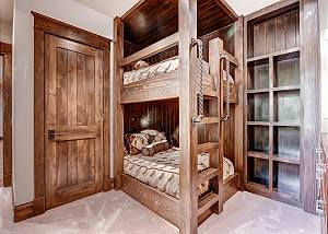 Rocky Mountain Lodge