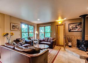 Living Area in Raven's Call Chalet
