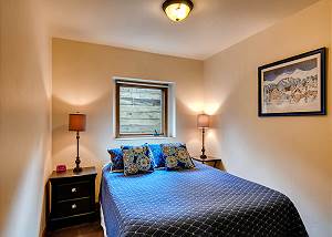 Lower Level Queen Bedroom (Raven's Call)