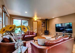 Living Area in Raven's Call Chalet/Upper Chalet