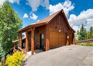 Exterior view of Raven's Call Chalet Garage