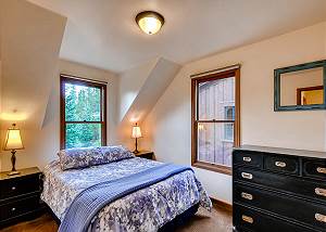 Queen Bedroom in Raven's Call