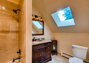 Hall Bath/Upper Level