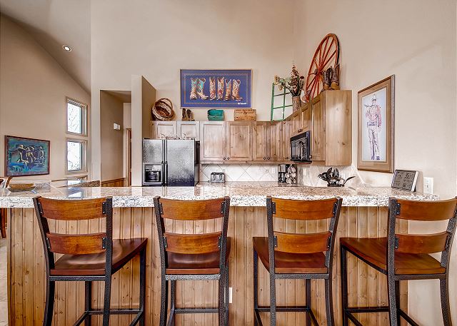 Breakfast Bar with Four Stools