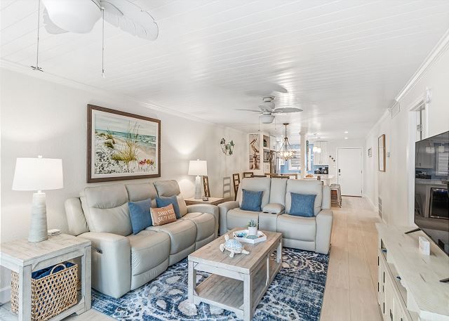 2/2 (121) Club Interior