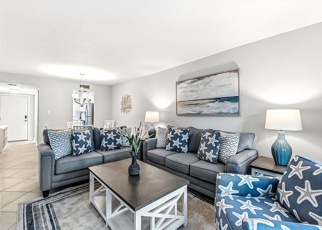 2/2 (123) Club Interior