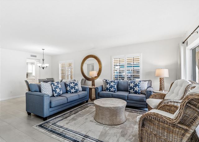 2/2 (124) Club Corner