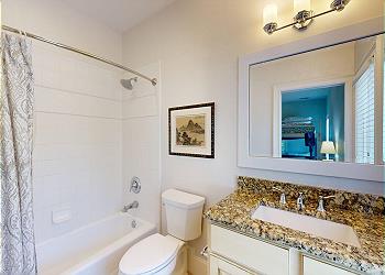 En-Suite Guest Bathroom with Tub and Shower Combination