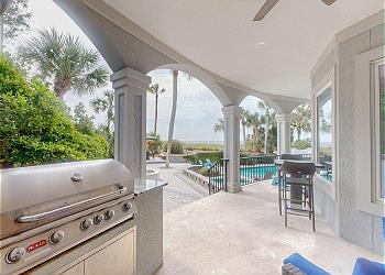 Outdoor Dining with Propane Grill