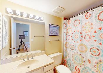 En-Suite Bathroom with Tub and Shower Combination
