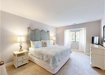 Guest Bedroom with King Size Bed