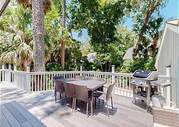 Outdoor Dining with Propane Grill