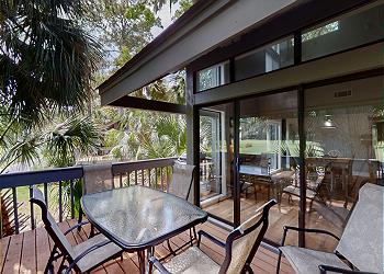 Outdoor Dining with Gas Grill