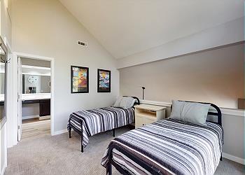 Loft with Two Twin Beds