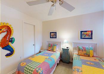 Upstairs Guest Bedroom with Two Twin Beds (Swing King)