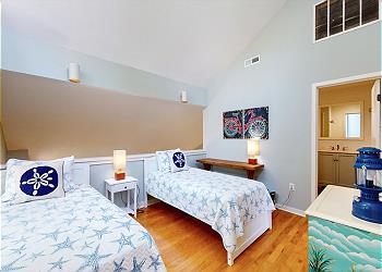 Loft with Two Twin Beds