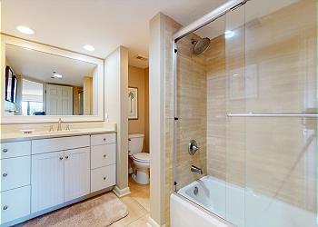 En-Suite Bathroom with Tub and Shower Combination