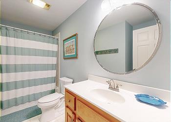 En-suite Guest Bathroom with Tub and Shower Combination