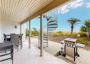 Outdoor Dining with Propane Grill