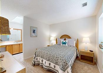 Guest Bedroom with Queen Size Bed