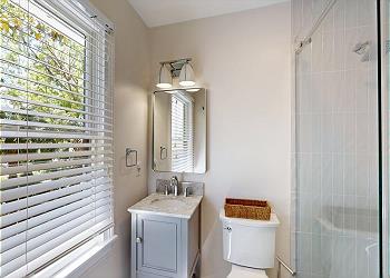 En-Suite Guest Bathroom