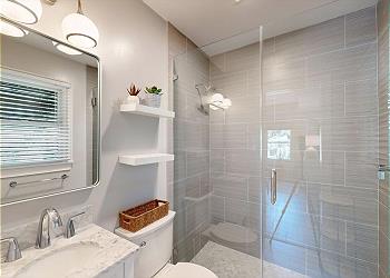 En-Suite Guest Bathroom with Tiled Walk-in Shower