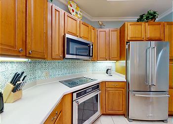 Fully Equipped Kitchen with Stainless Steel Appliances
