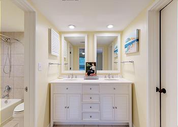 Guest Bedroom with Tub and Shower Combination