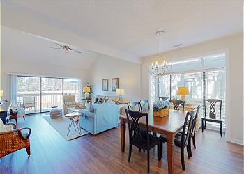 Dining Area with Seating for Six